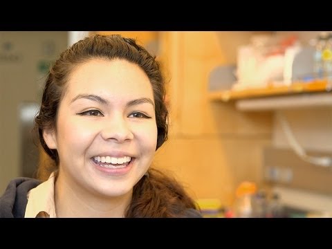 Estudiante Latina de Secundaria Fija su Interés en Células Madre